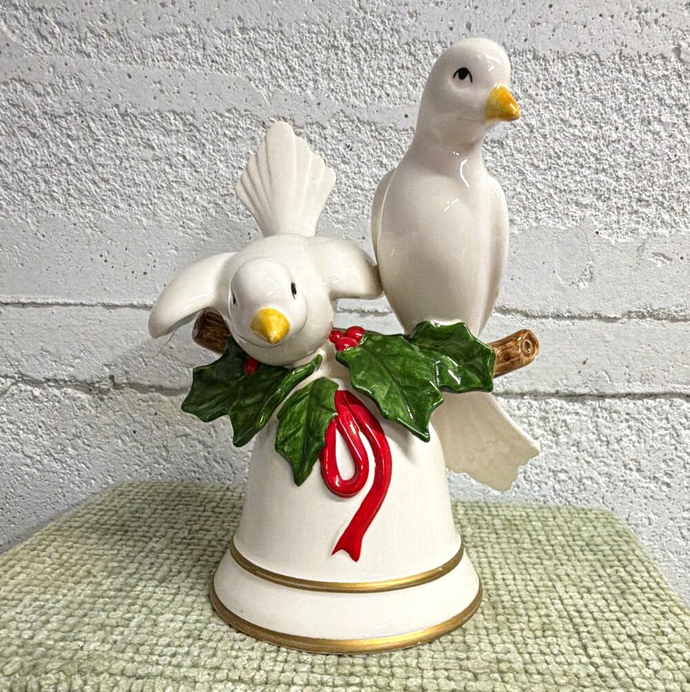 Vtg 1985 Ebeling & Reuss Silver Bells Music Box White Doves Holly Christmas bird